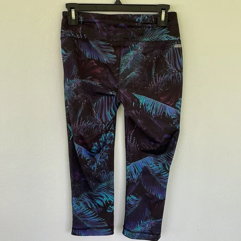 Danskin Now DriMore black purple tropical print cropped workout leggings size XS